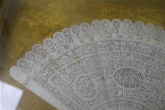 An early 19th century chinese ivory, brise fan 18cm in display case